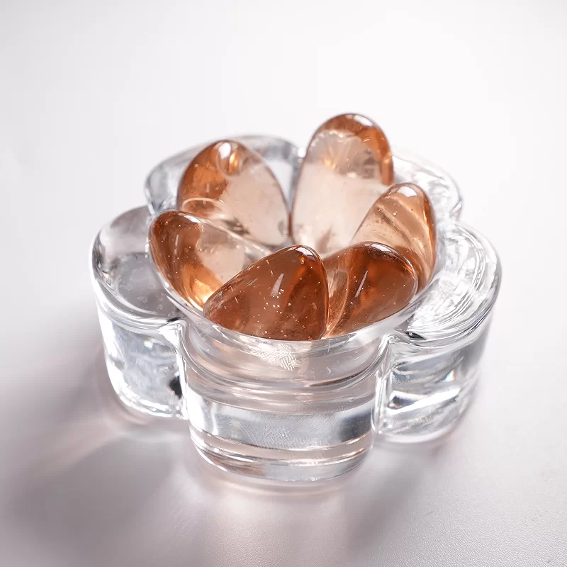 Cuentas de vidrio coloreadas utilizadas para piedras adhesivas y decoración.